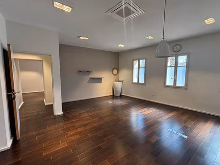 rognes - local professionnel de 65 m² centre village