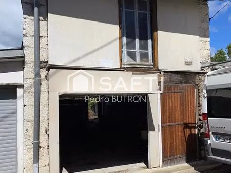 grange à rénover au centre ville  bien rare.