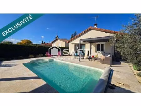 maison familiale de plain pied avec piscine au calme absolu