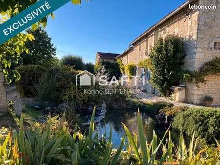 très belle longère rénovée avec goût . vous vous retrouvez dans un coin tranquille ou pass