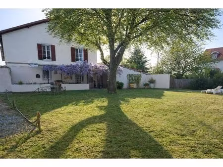 béarnaise entièrement restaurée  à 10 mn de pau centre