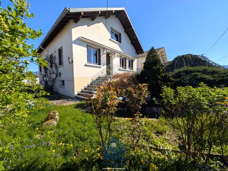 villa 6 pièces 170m2 sur jardin de 632m2 au centre d'ambert