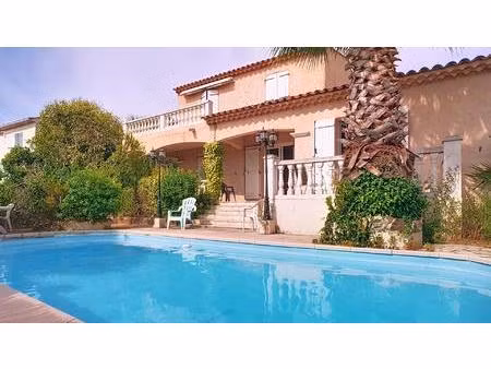 villa provençale 5 pièces avec piscine