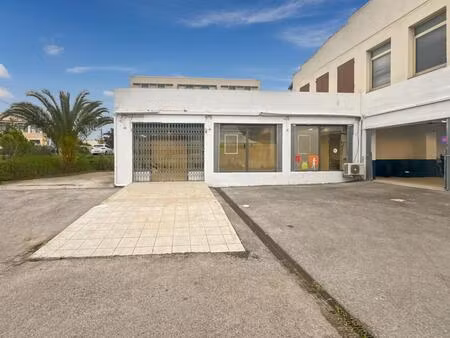 batiment commercial independant 342m²+ 15 places de parkings