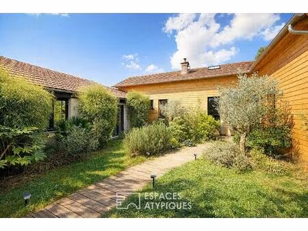 maison de caractère revisitée avec double jardin et volumes de vie ouverts