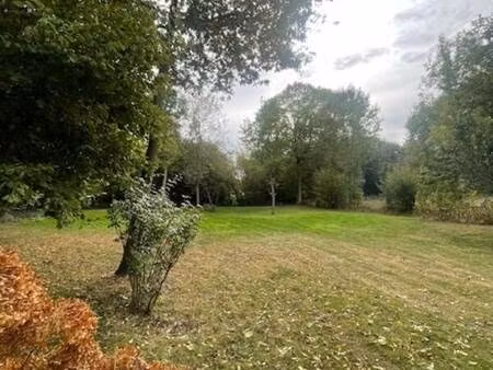 terrain plat et arboré  de plus de 3 400m²  pour votre projet de vie !