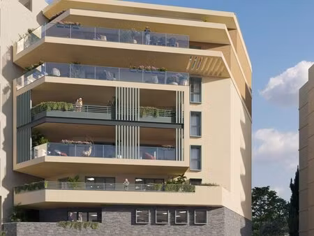 antibes  proche plages  3 pièces avec terrasse et parking