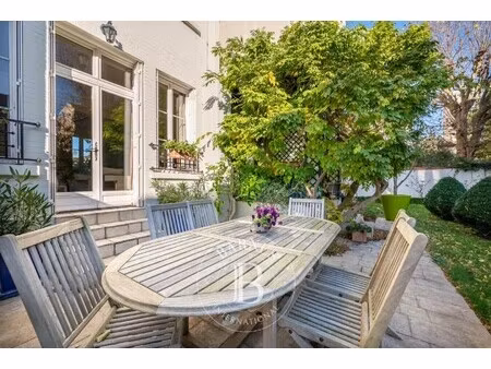 maison de luxe à vendre dans le quartier guyot-de gaulle