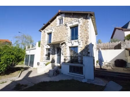 maison en pierre à vendre dans le quartier galvents-corby