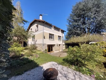 maison de luxe à vendre dans le quartier poincare