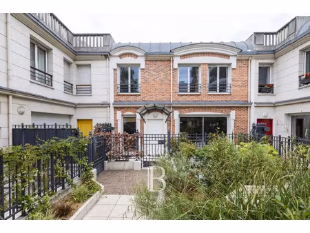 maison de luxe à vendre dans le quartier villiers-l. michel