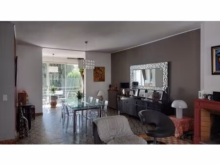 maison de luxe à vendre dans le quartier estanove