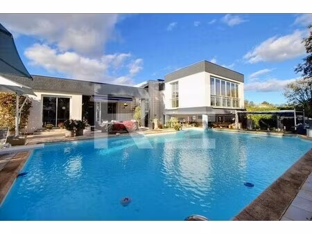 villa de luxe à vendre à villetelle
