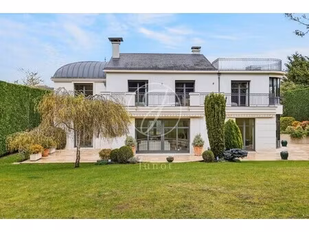 maison de luxe à vendre dans le quartier thierry-saint cloud