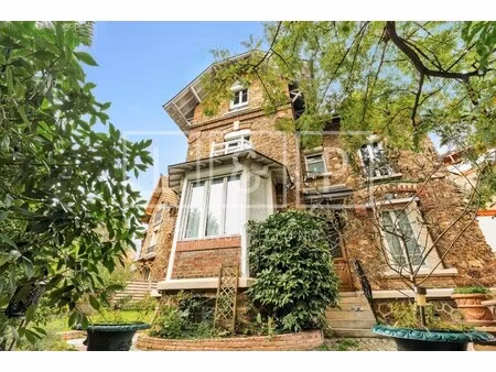 maison de luxe à vendre dans le quartier centre ville-sarments