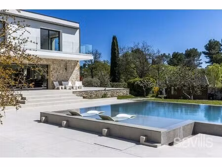 élégante propriété contemporaine au cœur de valbonne