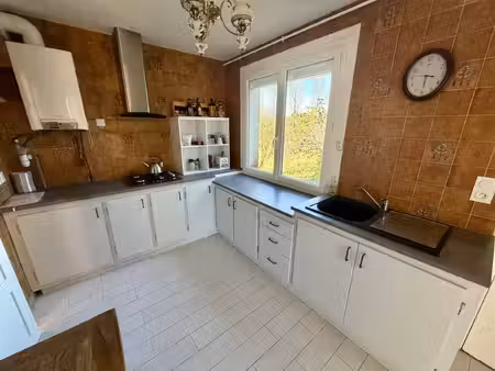 exclusivité – maison de plain-pied – 2 chambres – garage & dépendance – terrain de 1 864 m