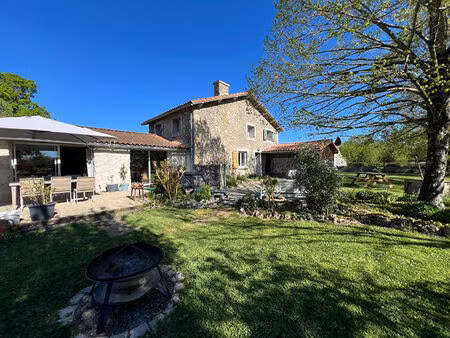 maison spacieuse de 7 pièces à vendre à saint maurice la clouère