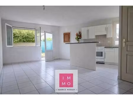maison t3 plain pied 92m² + atelier/depot 222m² + dépendances 140m²