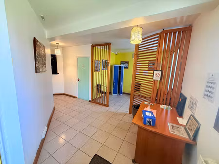 ensemble immobilier avec revenu locatif – local loué 950 + appartement libre