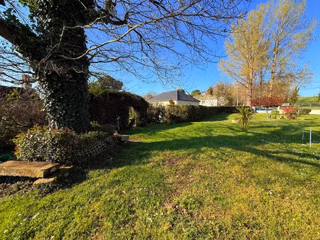 terrain constructible 1150 m² avec bâtis en pierre – saint-pantaléon-de-larche