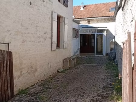 maison de village à balot (21330)