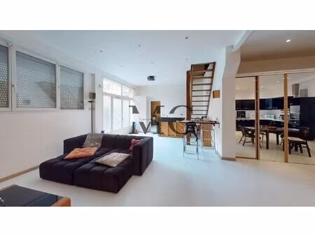 beaux volumes - 260 m2 environ - proche gare