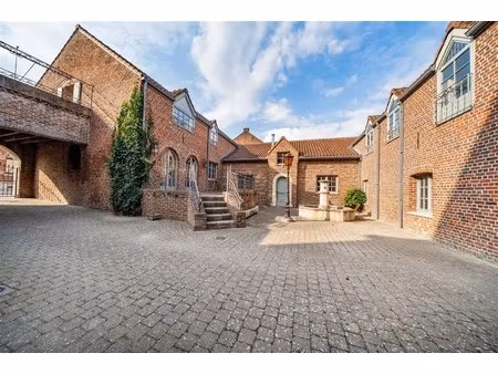 handelscomplex met appartement in centrum landen