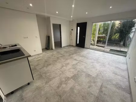 st chamond  29 rue jules verne  t3 de 53m² en rdc  loggia