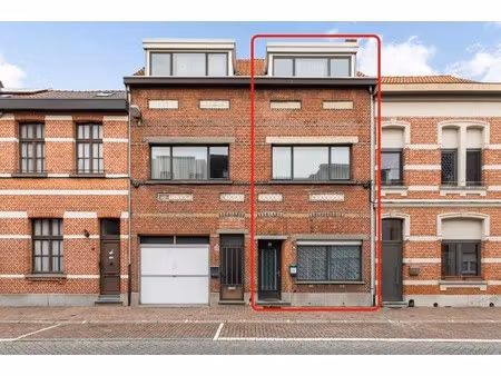 op te knappen woning met 4 slaapkamers te merksem