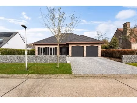 in optie !! uitstekend gelegen woning met dubbele garage