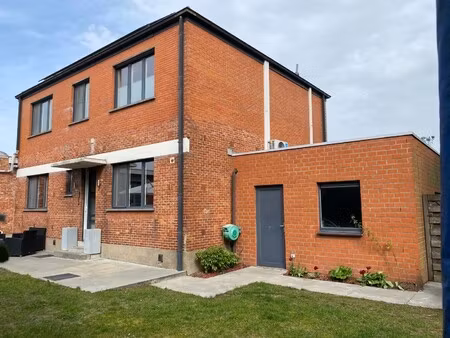 karaktervolle gerenoveerde woning met garage en tuin