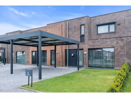 instapklare energiezuinige gezinswoning met 3 slpks en zonnepanelen te koop in maasmechele