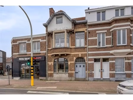 te renoveren karakterwoning op strategische ligging in mortsel