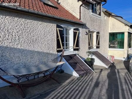 maison ancienne rénovée – 102 m² – 3 chambres – terrain + dépendances