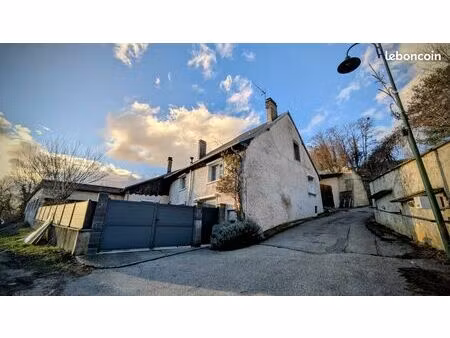 villa 6 pièces 164m² + 273m² de dépendances