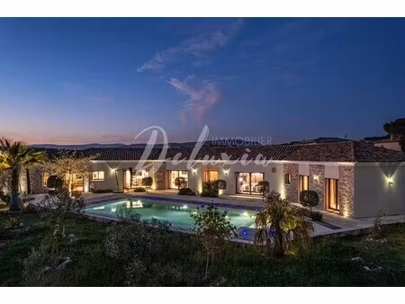 villa de luxe à vendre à roquebrune-sur-argens : 975 000 € | 228m²