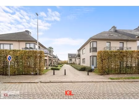ruim duplexappartement met 5 slaapkamers  een zonnig terras & 2 staanplaatsen