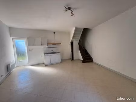 immeuble 100 m² barbezieux saint hilaire