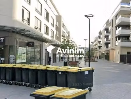 location commerce 113 m²