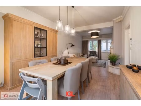 instapklare gezinswoning met garage  tuin en terras in een rustige straat van anderlecht