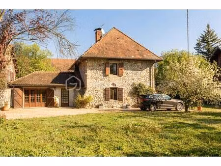 maison de maitre de 178 24 m² à hauteville-sur-fier