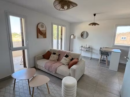 studio 30m² + terrasse 10m² + piscine + parking – 5 min plage valras