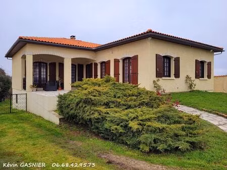 ruelle sur touvre (16660) : maison de plain pied de 157m2