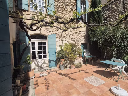 eyragues (13630) - maison de village 5 chambres avec grande cour