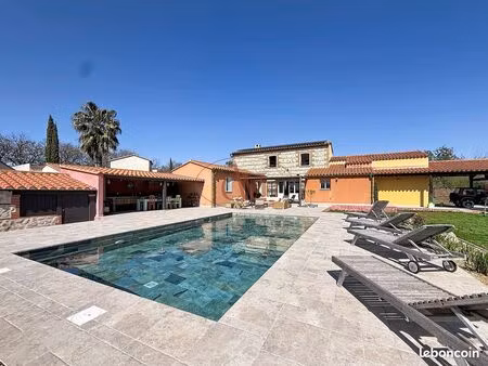 mas 5 pièces 185 m²