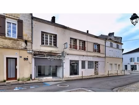 jonzac centre : immeuble 145 m² à fort potentiel – à rénover