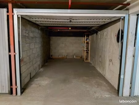 vends box / garage fermé 13 5m2 en sous-sol sécurisé 24/7