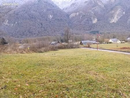 terrain 1 800 m² salles et pratviel