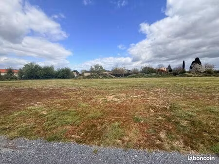 terrain 805 m² tecou